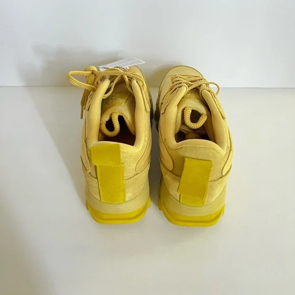 CL CARDI V2 Reebok Juniors size 6 Bright Yellow Sneakers - Picture 6 of 8
